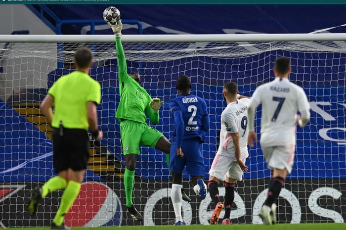 Aksi Edouard Mendy menyelamatkan gawang Chelsea pada laga leg kedua semifinal Liga Champions melawan Real Madrid di Stamford Bridge.