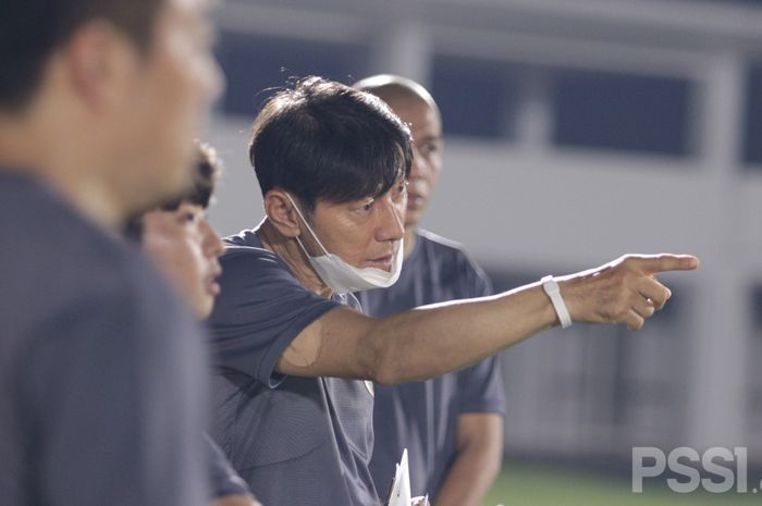 Pelatih timnas Indonesia, Shin Tae-yong, sudah memimpin sesi latihan pada Jumat (7/5/2021)