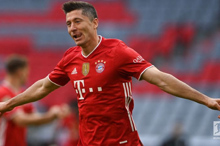 Striker Bayern Muenchen, Robert Lewandowski, mencetak hattrick, melawan Borussia Moenchengladbach pada pekan ke-32 Bundesliga, Sabtu (8/5/2021) pukul 23.00. 