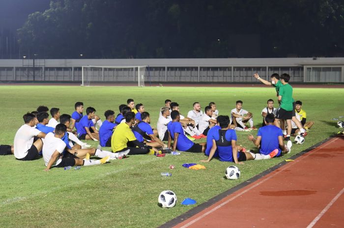 Latihan timnas Indonesia di Stadion Madya, Senayan, Jakarta, Selasa (11/5/2021). 