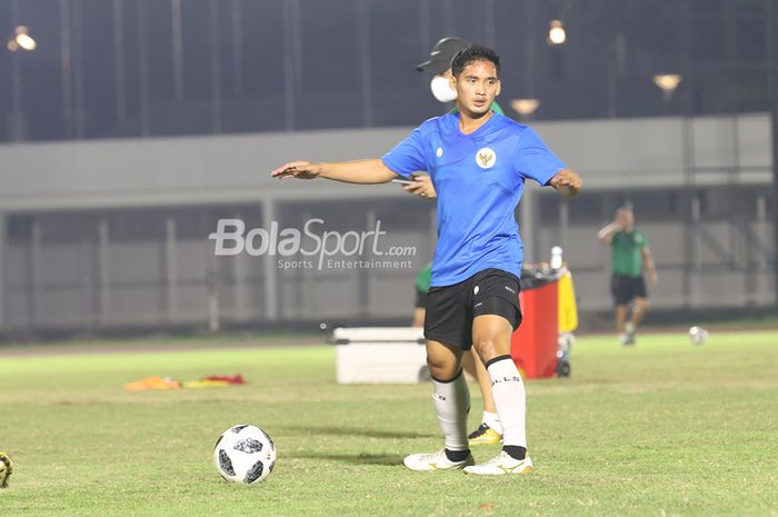 Kadek Agung tengah berlatih dalam pemusatan latihan timnas Indonesia di Stadion Madya, Senayan, Jakarta, 11 Mei 2021.