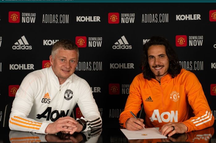 Edinson Cavani resmi menandatangani kontrak baru bersama Manchester United hingga Juni 2022.