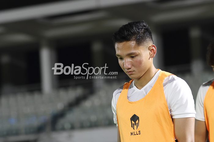 Syahrian Abimanyu sedang berlatih dalam pemusatan latihan timnas Indonesia di Stadion Madya, Senayan, Jakarta, 11 Mei 2021.