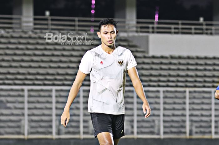 Andy Setyo nampak sedang berada dalam pemusatan latihan timnas Indonesia di Stadion Madya, Senayan, Jakarta, 11 Mei 2021.