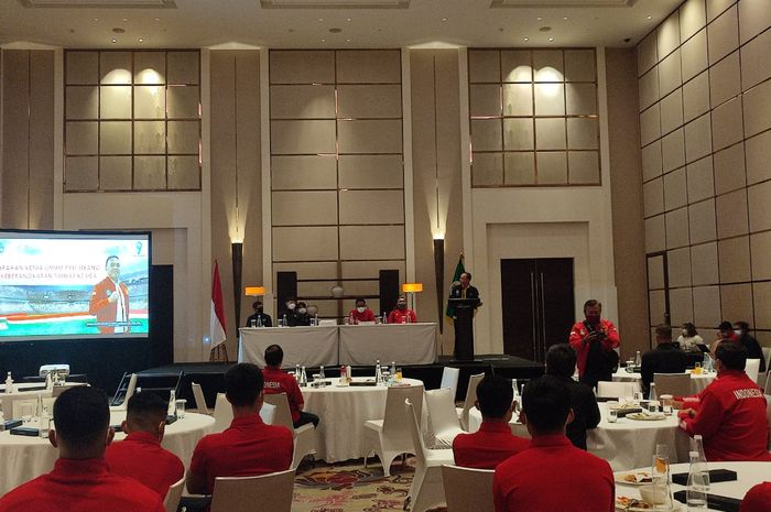 Ketua Umum PSSI, Mochamad Iriawan, saat memberikan pembekalan kepada para pemain timnas Indonesia sebelum berangkat ke Dubai, Uni Emirat Arab (UEA), di Hotel Fairmont, Jakarta Pusat, Minggu (16/5/2021).