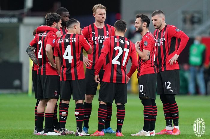 AC Milan gagal menyegel tiket Liga Champions pekan ini usai bermain imbang 0-0 melawan Cagliari.