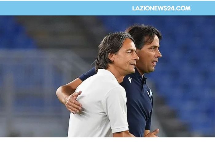 Filippo Inzaghi (putih) berpelukan dengan adiknya, Simone Inzaghi.