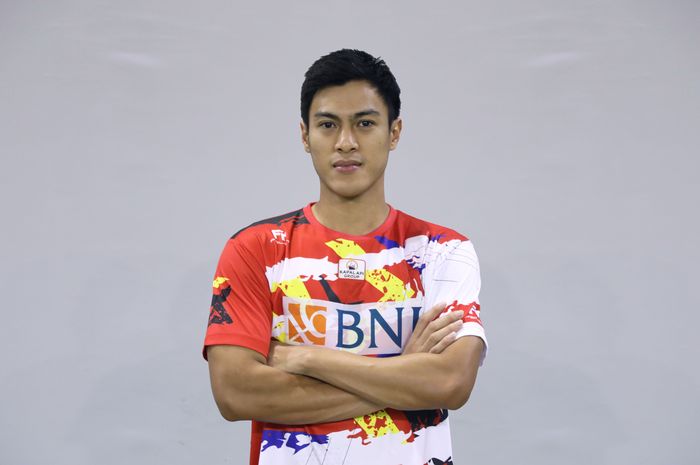 Pemain tunggal putra Indonesia, Shesar Hiren Rhustavito, saat sesi foto pada Spain Masters 2021. 