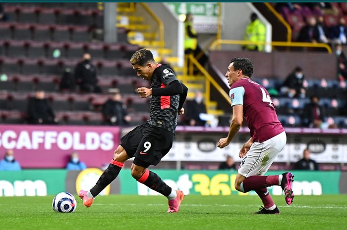 Roberto Firmino cetak gol pada babak pertama laga Burnley versus Liverpool