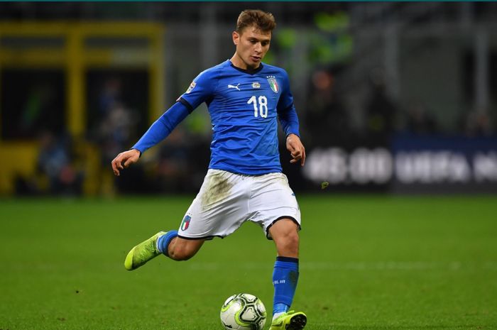 Nicolo Barella bermain untuk timnas Italia dalam sebuah pertandingan di babak kualifikasi Euro 2020.