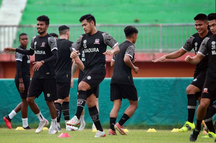 Momen latihan perdana Madura United di Stadion Gelora Madura Ratu Pamelingan, Pamekasan, pada Kamis (20/5/2021).