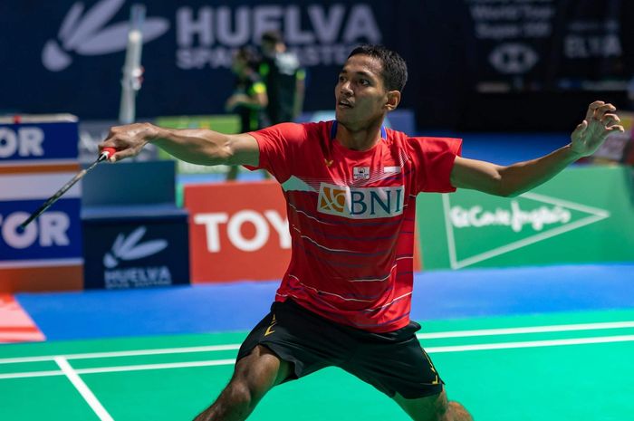 Aksi pebulu tangkis tunggal putra, Chico Aura Dwi Wardoyo, pada turnamen Spain Masters 2021 di Huelva, Spanyol.