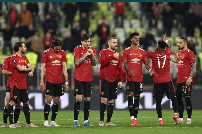 Para pemain Manchester United bersiap untuk melakukan adu penalti di final Liga Europa 2020-2021.