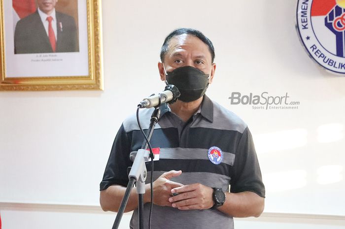 Menteri Pemuda dan Olahraga Republik Indonesia, Zainudin Amali, sedang memberikan keterangan kepada awak media di Kantor Kemenpora, Senayan, Jakarta, 27 Mei 2021.