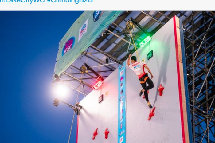 Atlet panjat tebing Indonesia, Veddriq Leonardo, melakukan selebrasi usai cetak rekor dunia di kejuaraan IFSC World Climbing Cup 2021, di Salt Lake City, Utah, Amerika Serikat, Sabtu (29/5/2021).