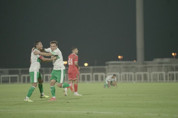 Evan Dimas dan Egy Maulana Vikri, dalam laga uji coba timnas Indonesia vs Oman, di Stadion The Seven's, Dubai, Uni Emirate Arab, pada Sabtu (29/5/2021).