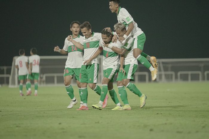 Perayaan gol Evan Dimas, dalam laga uji coba timnas Indonesia vs Oman, di Stadion The Seven's, Dubai, Uni Emirate Arab, pada Sabtu (29/5/2021).