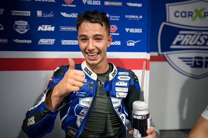 Pembalap Moto3 dari tim CarXpert PruestelGP, Jason Dupasquier dikabarkan meninggal dunia di MotoGP Italia 2021.