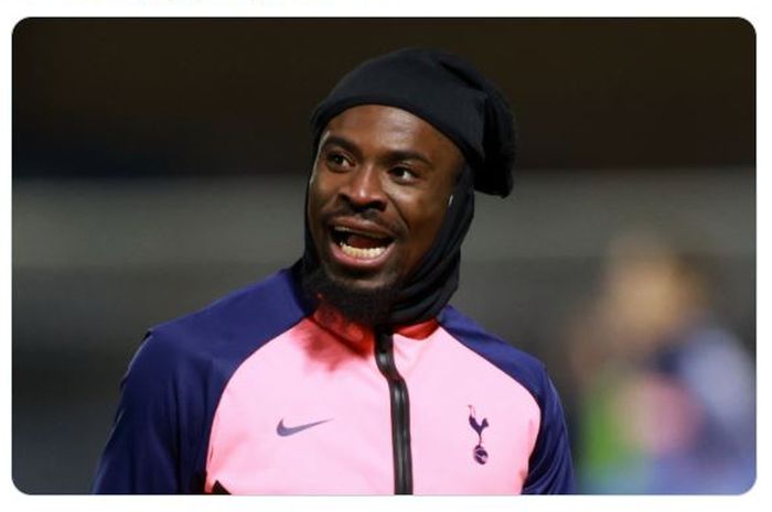 Bek sayap milik Tottenham Hotspur, Serge Aurier.