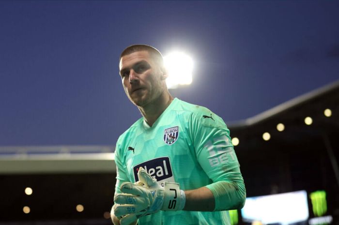 Kiper West Bromwich Albion, Sam Johnstone dikabarkan masuk dalam bidikan Manchester United.