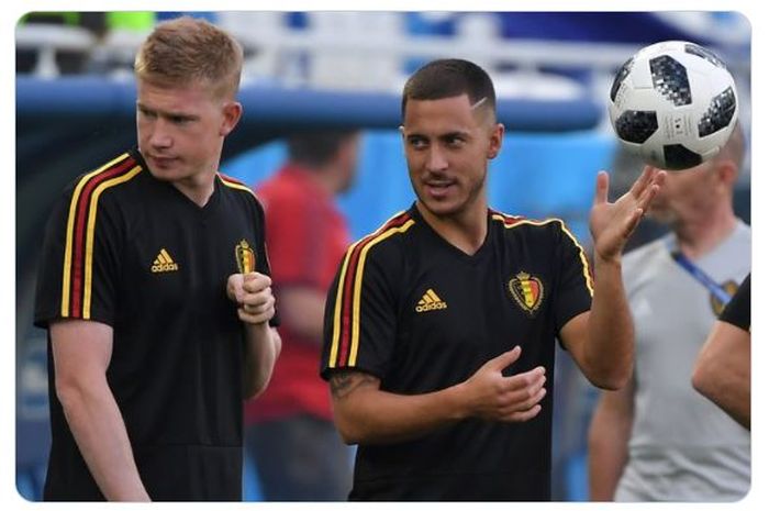 Kevin De Bruyne (kiri) dan Eden Hazard terancam absen membela timnas Belgia dalam pertandingan kontra timnas Italia pada babak perempat final EURO 2020 karena cedera.