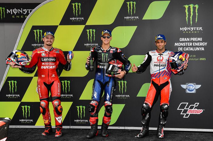 Dari kiri ke kanan, Jack Miller (Ducati), Fabio Quartararo (Monster Energy Yamaha), Johann Zarco (Pramac Ducati) setelah kualifikasi MotoGP Catalunya 2021 di Cirsuit de Barcelona-Catalunya, Sabtu (5/6/2021).