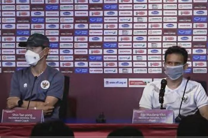 Shin Tae-yong dan Egy Maulana Vikri  dalam konferensi pers  Jelang duel timnas Indonesia Vs Vietnam dalam lanjutan Kualifikasi Piala Dunia 2022 zona Asia grup G, Minggu (6/6/2021).