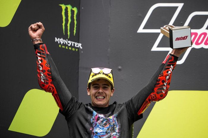 Jeremy Alcoba, pembalap Tim Indonesian Racing Gresini Moto3, meraih podium juara 3 Moto3, Sirkuit Catalunya, Barcelona, Spanyol.