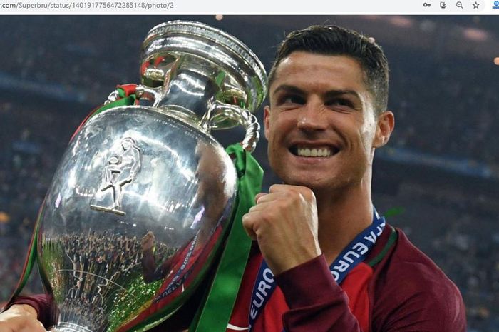 Cristiano Ronaldo jadi pelatih dan sukses membawa timnas Portugal memboyong gelar perdana mereka dalam ajang EURO 2016.