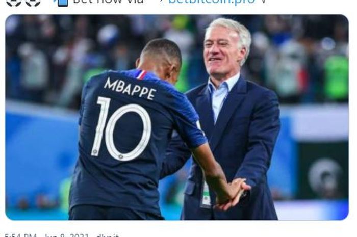 Pelatih timnas Prancis, Didier Deschamps (kanan), saat bersama Kylian Mbappe.