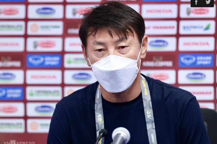 Shin Tae-yong mengekspresikan kekecewaannya soal peran negatif wasit setelah Timnas Indonesia kalah dari Vietnam dalam konferensi pers di Stadion Al-Maktoum, Dubai, UEA, Selasa (8/6/2021) dini hari WIB.