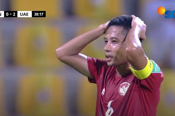 Ekspresi Evan Dimas setelah gagal penalti saat melawan Uni Emirat Arab, dalam lanjutan Kualifikasi Piala Dunia 2022 zona Asia grup G, di Stadion Zabeel, Dubai, UEA. 