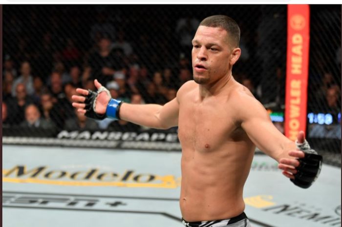 Petarung kelas welter UFC, Nate Diaz, saat melawan Leon Edwards pada UFC 263 di Grendale, Arizona, AS, Minggu (13/6/2021).