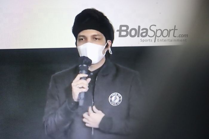 Chairman AHHA PS Pati FC, Atta Haliintar, sedang memberikan sambutan dalam jumpa persnya dengan awak media di Jakarta, 14 Juni 2021.