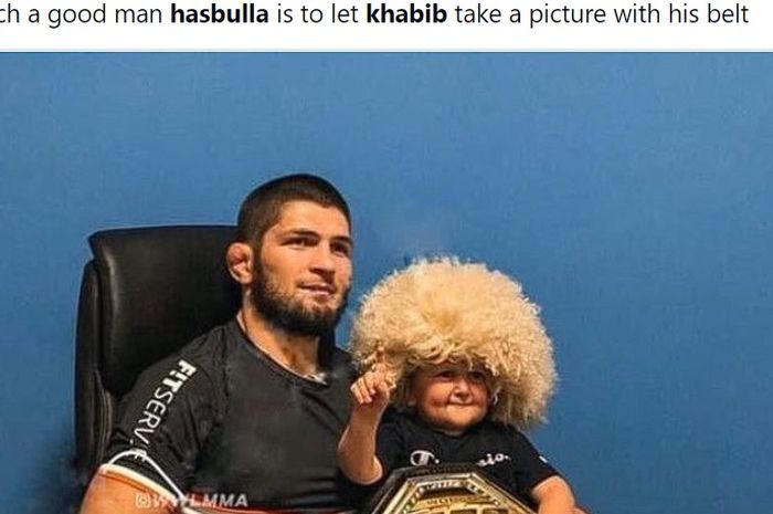 Mantan petarung UFC, Khabib Nurmagomedov, berfoto bersama blogger asal Rusia, Hasbulla Magomedov, yang disebut Khabib Mini.