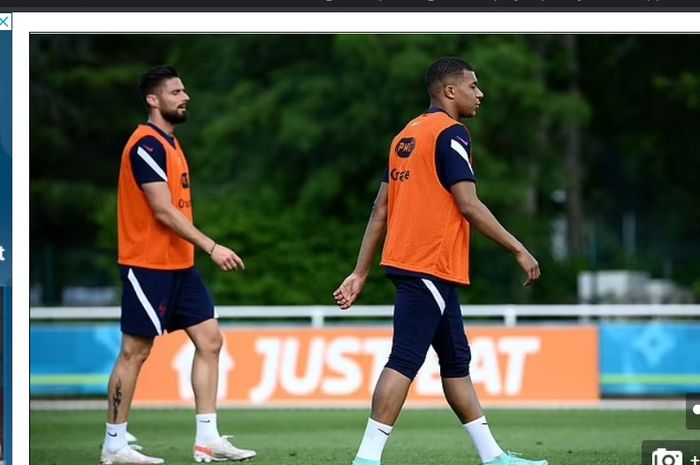 Dua penyerang Timnas Perancis yang diisukan tengah bersitegang, Olivier Giroud (kiri) dan Kylian Mbappe (kanan).