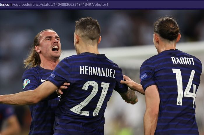 Antoine Griezmann dan Lucas Hernandez merayakan kemenangan timnas Prancis atas timnas Jerman dalam laga Grup F EURO 2020 di Stadion Fusbball Arena, Selasa (15/6/2021).