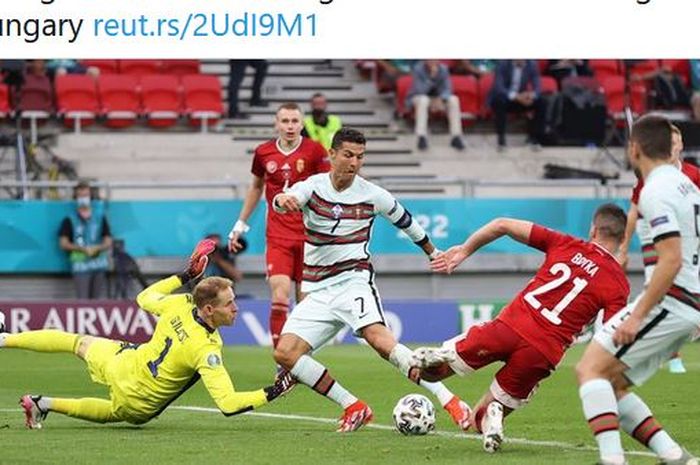 Megabintang timnas Portugal, Cristiano Ronaldo, mencetak gol ke gawang timnas Hungaria dalam laga Grup F EURO 2020 di Stadion Puskas Arena, Selasa (15/6/2021).