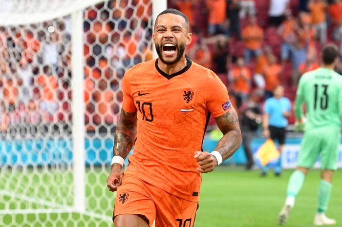 Penyerang timnas Belanda, Memphis Depay turut menyumbang satu gol usai menang atas Austria pada laga kedua Grup C Euro 2020.