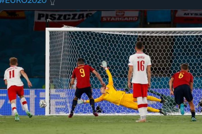 Penyerang Spanyol, Gerard Moreno, gagal menjebol gawang Polandia dari titik penalti di Euro 2020.