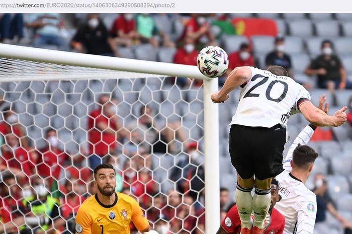 Robin Gosens, anak kemarin sore yang kirim Cristiano Ronaldo dkk ke papan bawah klasemen, terpilih menjadi Man of the Match EURO 2020.