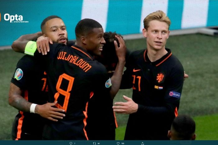 Keriaan para pemain Belanda usai mengalahkan Makedonia Utara pada EURO 2020.