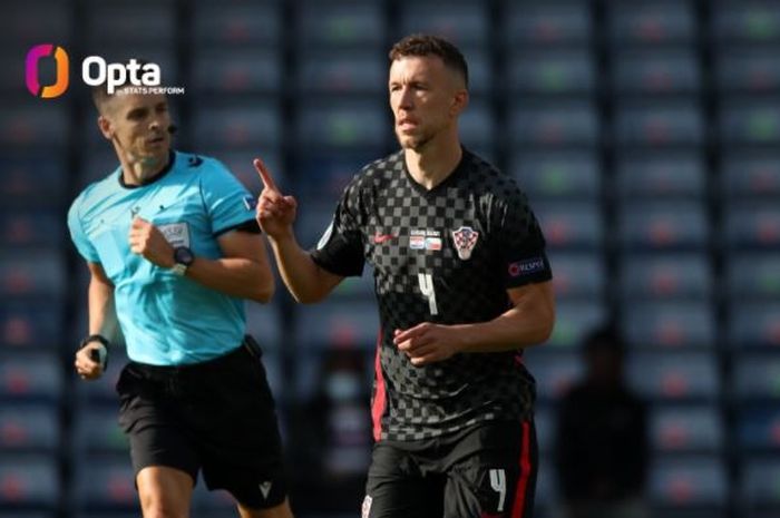 Ivan Perisic merayakan golnya untuk timnas Kroasia di Euro 2020.