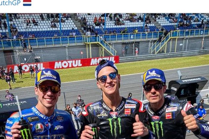 Dari kiri: Joan Mir, Fabio Quartararo, dan Maverick Vinales merayakan keberhasilan meraih podium pada balapan MotoGP Belanda di Sirkuit Assen, Belanda, 27 Juni 2021.