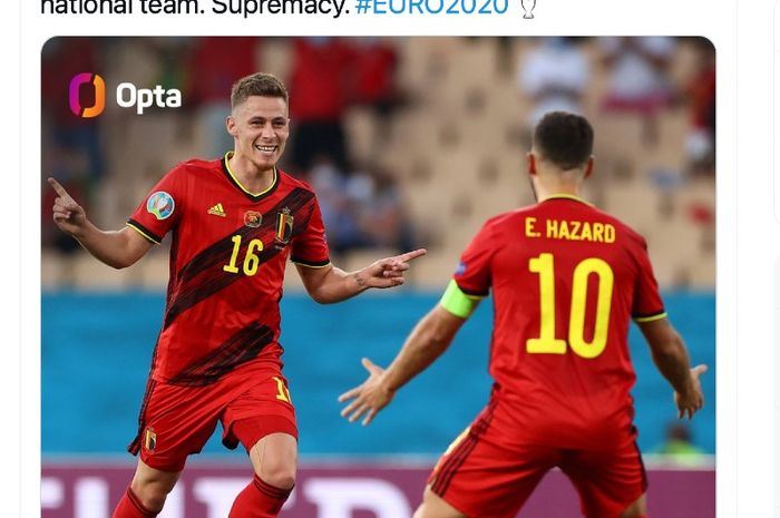 Selebrasi pencetak gol Belgia, Thorgan Hazard (16), bersama rekan setim dan kakaknya, Eden, kontra Portugal pada babak 16 Besar EURO 2020, Senin (28/6/2021) di Stadion La Cartuja, Sevilla, Spanyol.