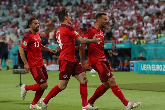 Timnas Swiss berhasil lolos ke babak 16 besar Euro 2020 berkat menjadi salah satu tim terbaik peringkat ketiga.