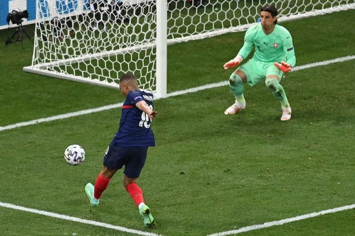 Aksi penyerang timnas Prancis, Kylian Mbappe, dalam laga kontra Swiss pada baabk 16 besar EURO 2020.