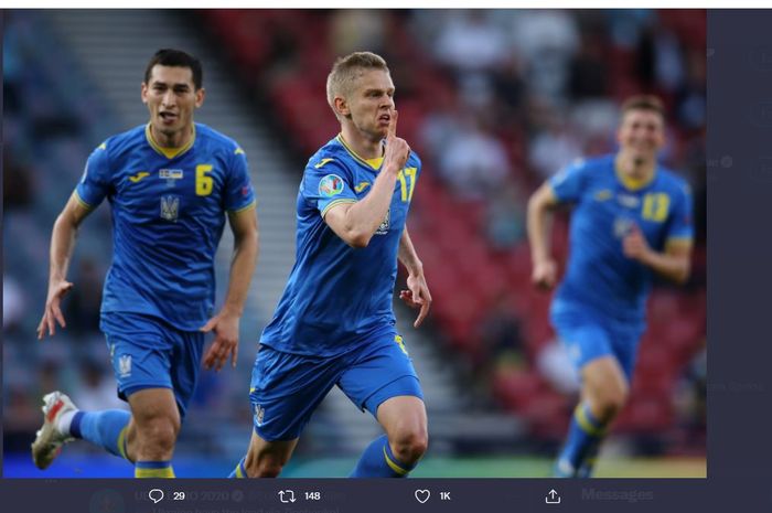 Oleksandr Zinchenko mencetak gol Ukraina ke gawang Swedia di babak 16 besar Euro 2020.