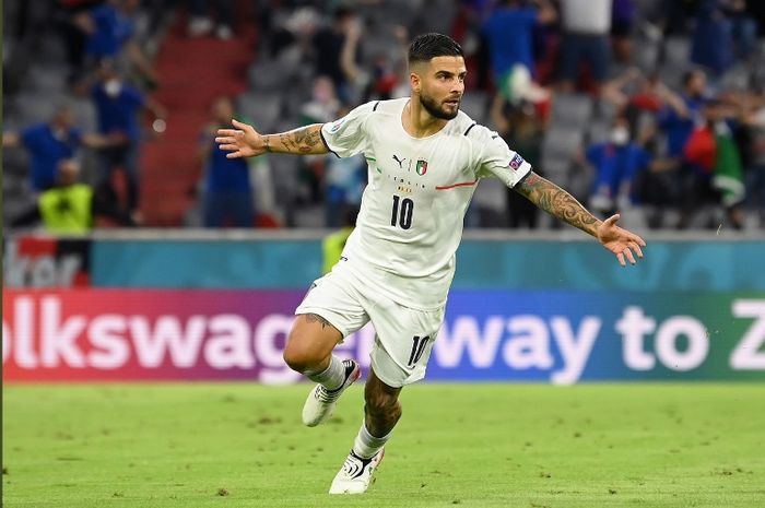 Selebrasi penyerang Italia, Lorenzo Insigne, usai menjebol gawang Belgia pada perempat final EURO 2020.