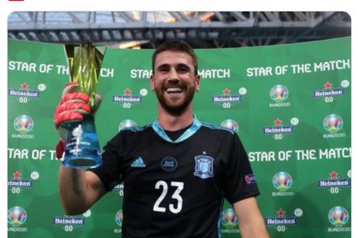 Kiper Spanyol, Unai Simon mendapat penghargaan Man of The Match EURO 2020 dalam laga Swiss vs Spanyol yang digelar di Stadion Kretovsky, St. Petersburg, Jumat (2/7/2021) pukul 23.00 WIB.